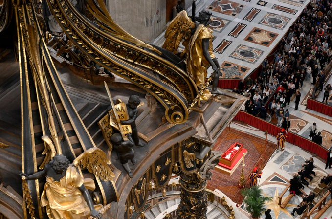 El vaticano despide al papa Francisco