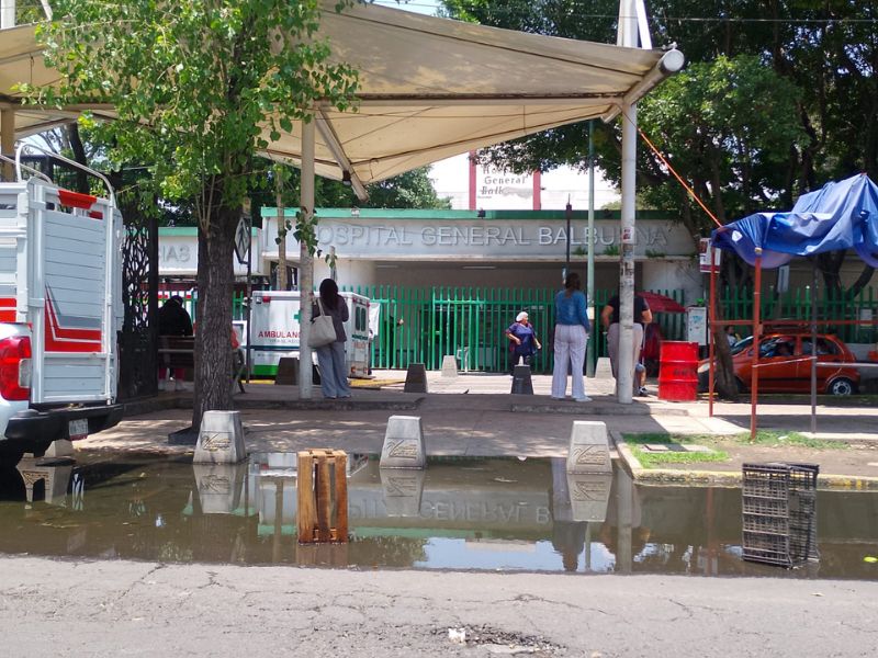 Hospital General Balbuena, en la alcaldía Venustiano Carranza de la Ciudad de México, que resultó afectado por las lluvias de este domingo