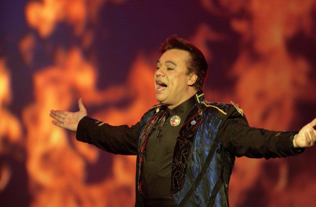 juan-gabriel-2002