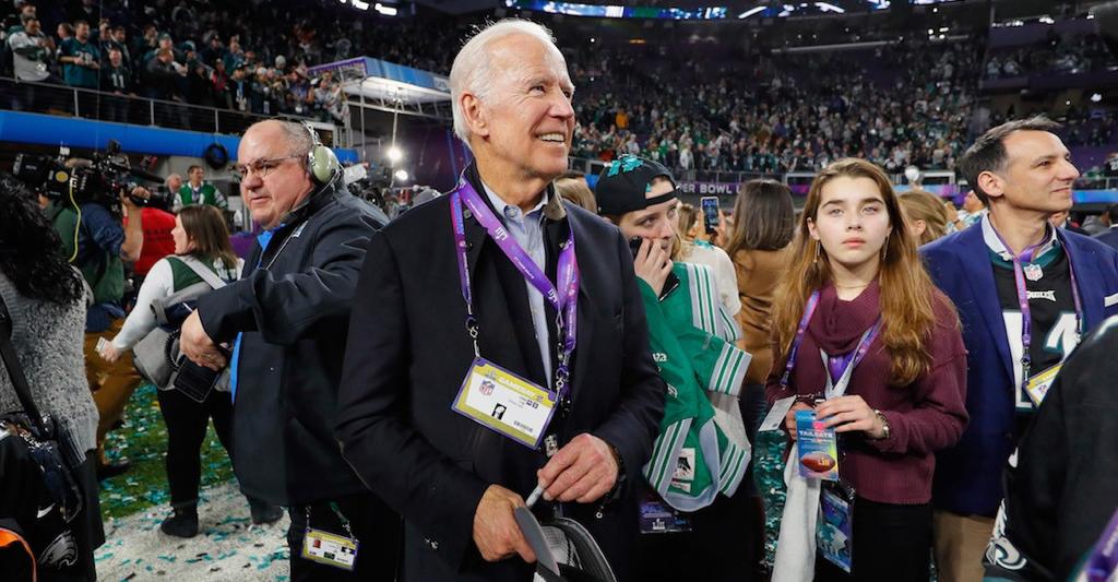 Joe Biden, aficionado a la NFL, recibe la felicitación de deportistas -  IMER Noticias