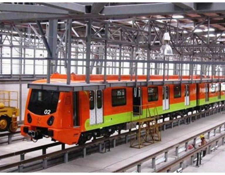 Tren línea dorada