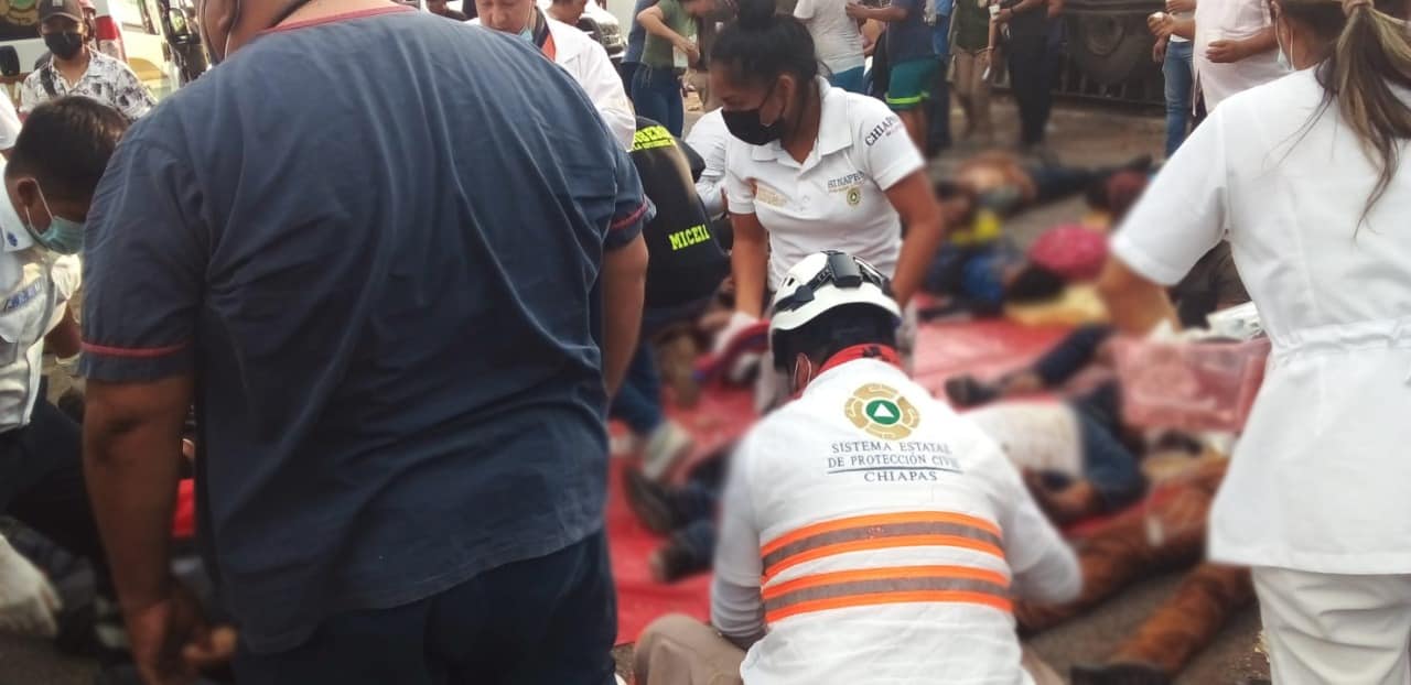 Migrantes 49 migrantes muertos tras volcadura de tráiler en Chiapas