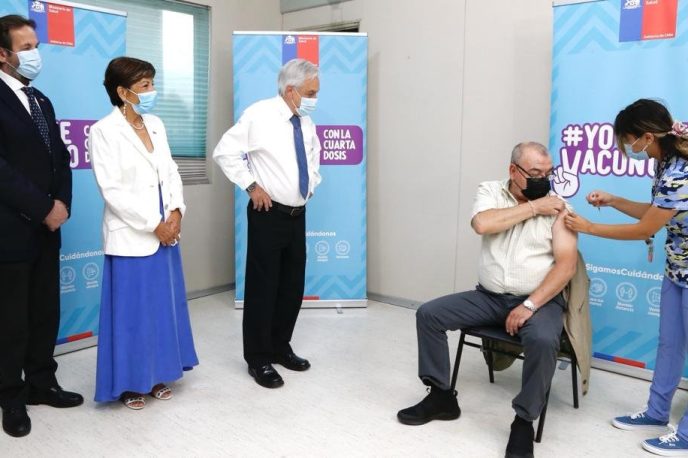 Chile e Israel apuestan por una cuarta dosis, ¿qué dice la ciencia?