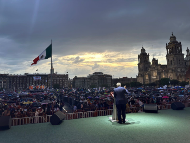 AMLO-Zocalo-oposición