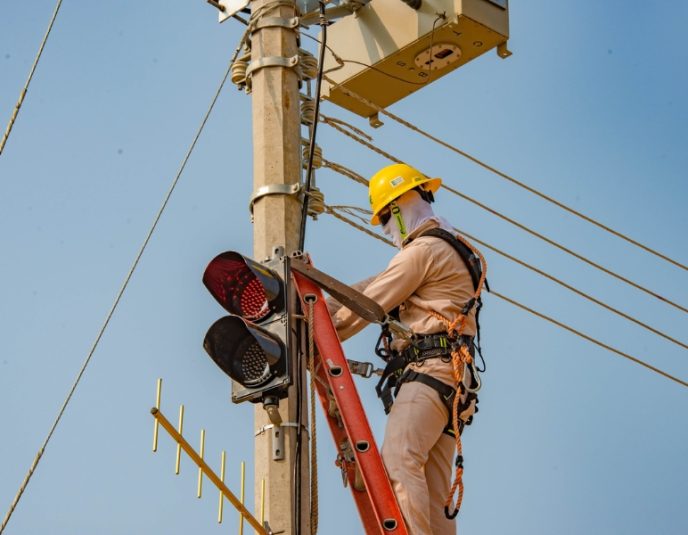 México invertirá más de 8 mil mdd en la Red de Transmisión del país
