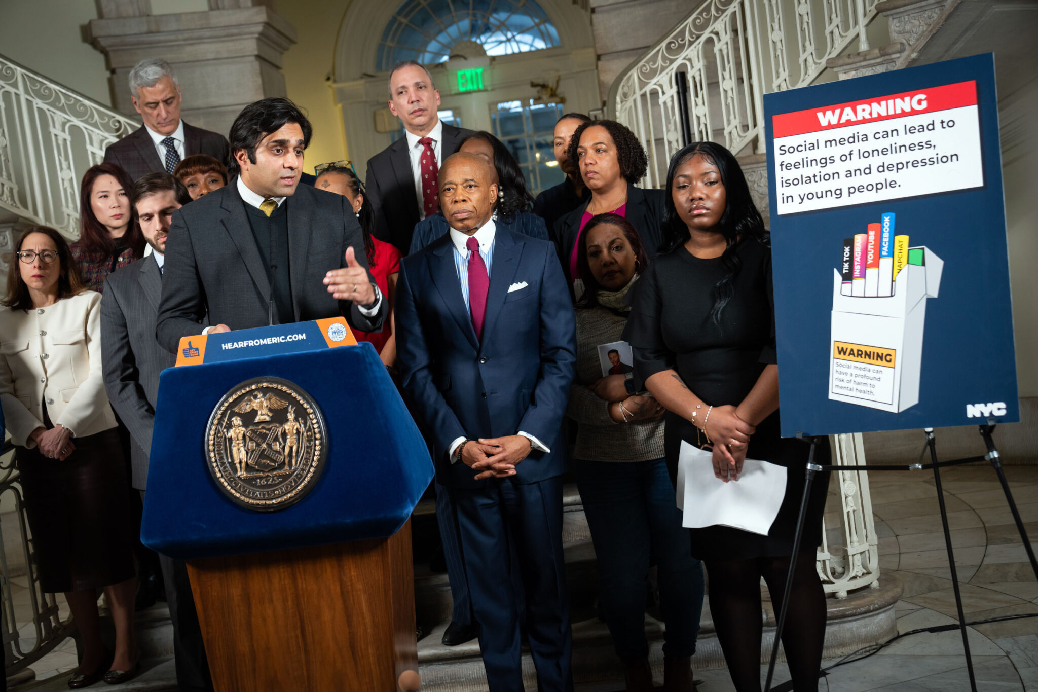 Demanda NY redes socioales infancias juventud menores de edad