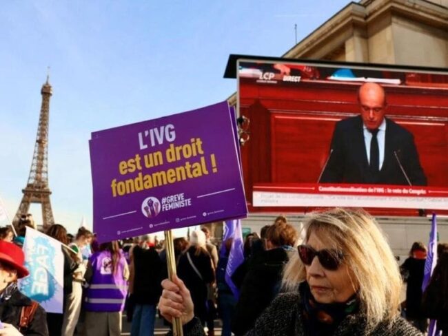 Francia acceso al aborto en Constitución