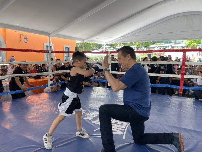 Julio César Chávez promotor