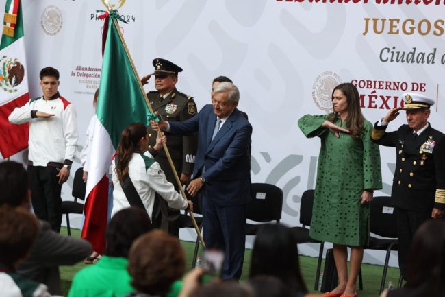 Abanderamiento de AMLO a la delegación mexicana que irá a París 2024.