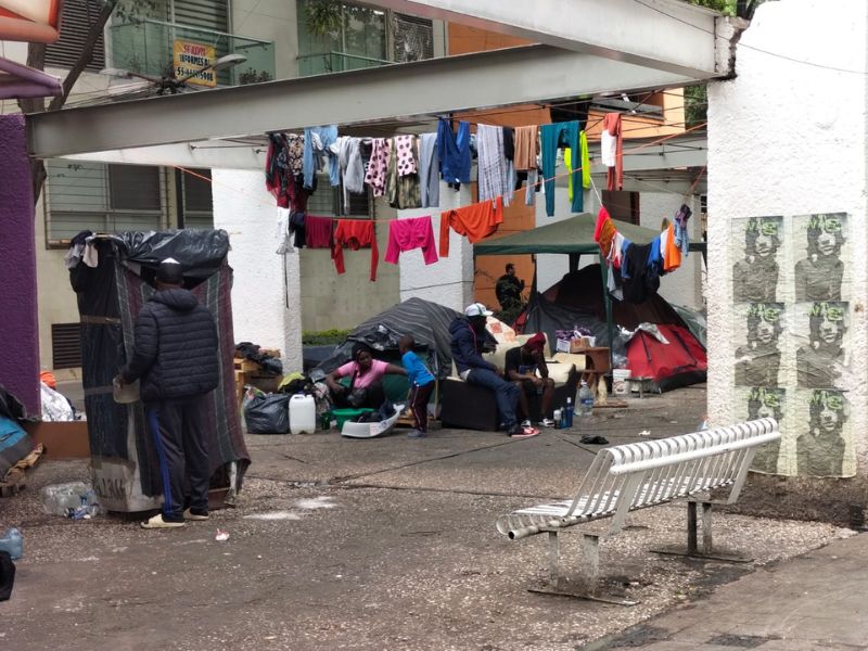 migrantes plaza Giordano Bruno