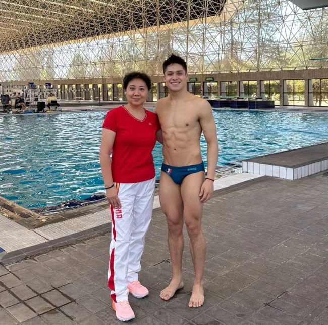 Osmar Olvera y su entrenadora Ma Jin