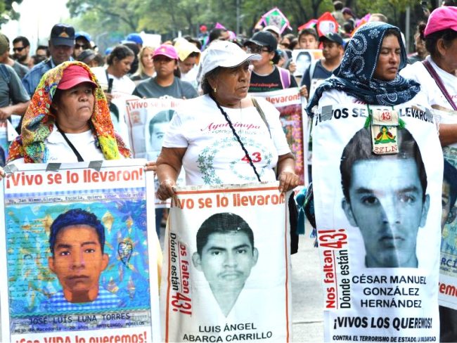 Familiares_normalistas-caso Ayotzinapa