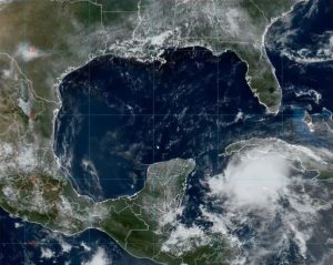 Beryl refugios albergues Quintana Roo Yucatán