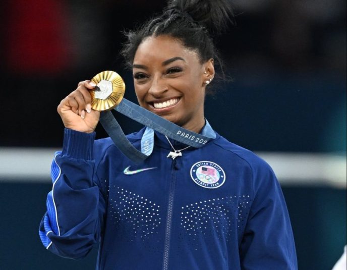 La gimnasta estadunidense Simone Biles ya suma dos oros en París 2024