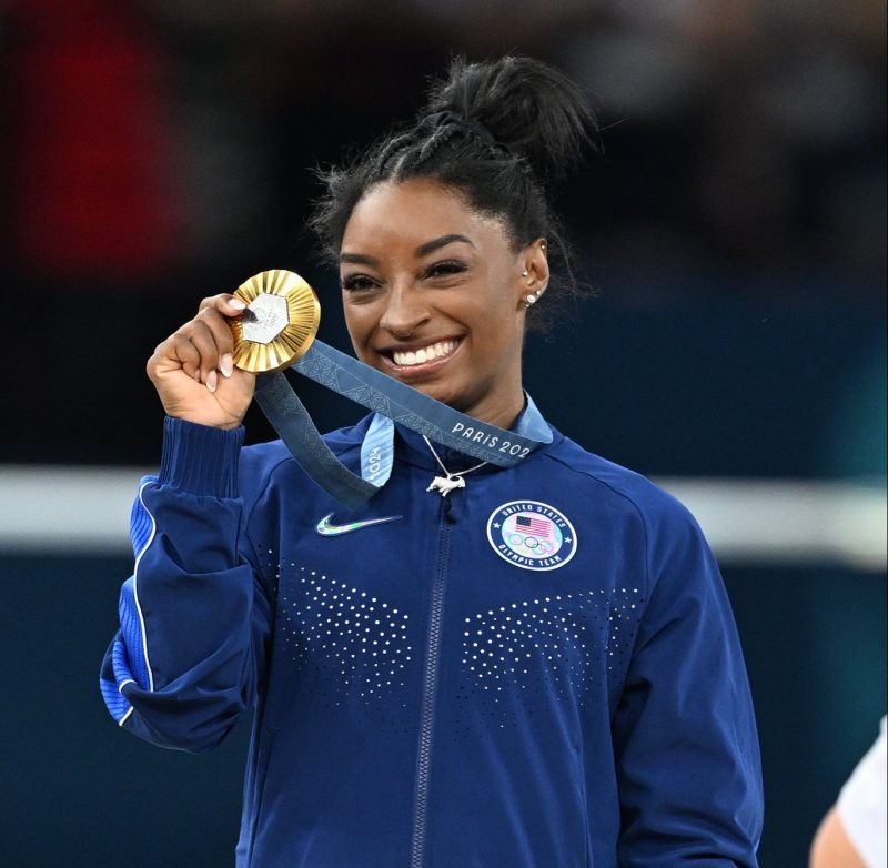 La gimnasta estadunidense Simone Biles ya suma dos oros en París 2024