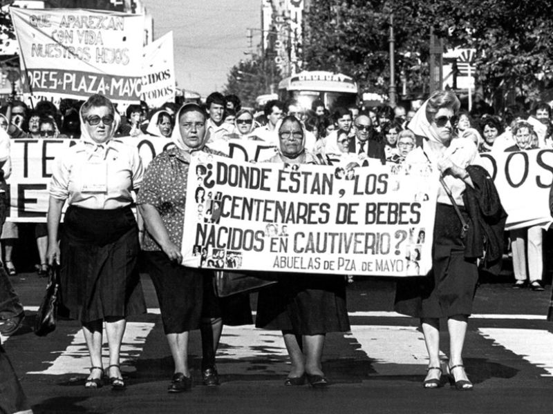 Abuelas Plaza de Mayo - restitución del nieto 140