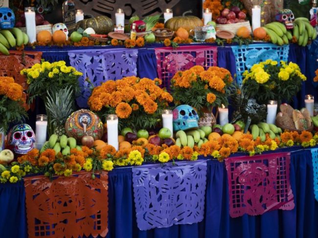 La ofrenda del día de muertos y sus elementos, un reencuentro con nuestros seres queridos que honra su recuerdo.