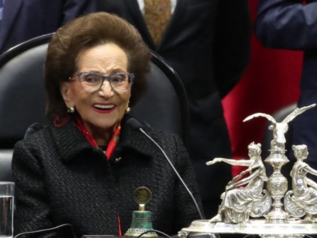 Ifigenia_Martínez_lucha