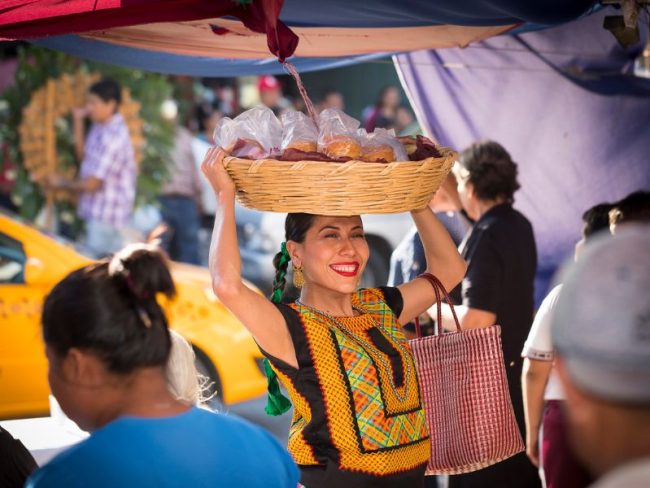 Xhunca, obra de teatro y Cabaret