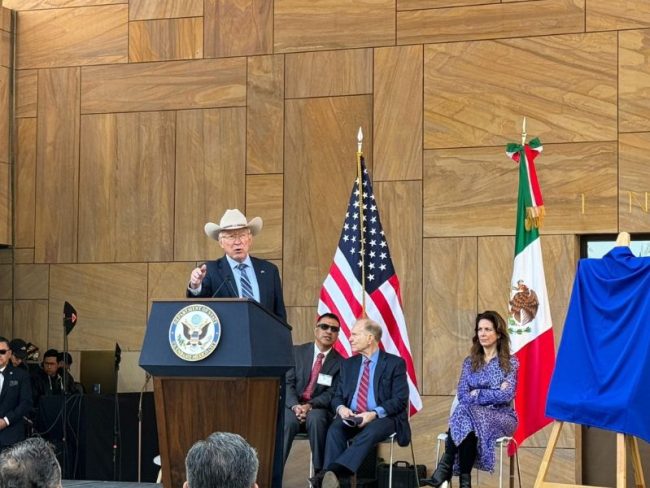 Ken Salazar Trump muro