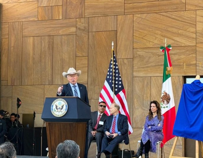 Ken Salazar Trump muro