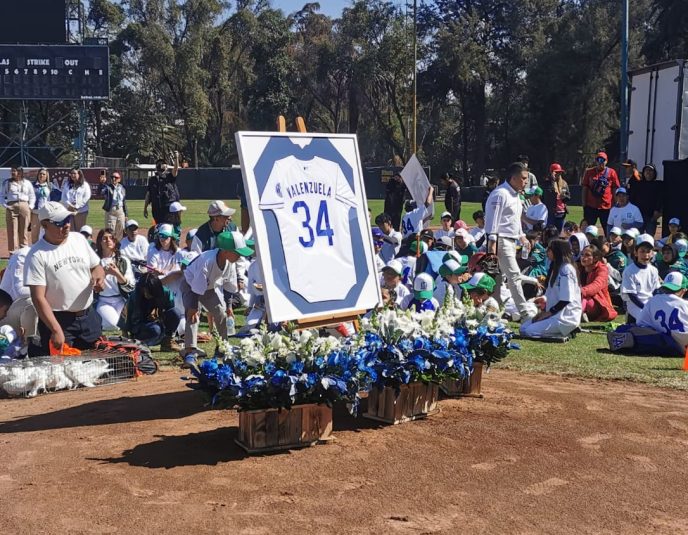 Fernando Valenzuela Homenaje IMSS béisbol