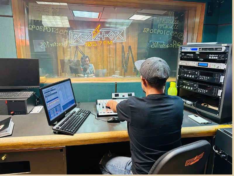 Día Mundial de la Radio en el IMER En el Día Mundial de la Radio, se reconoce la labor de los continuistas, encargados de programar y difundir contenido. Las voces de las diferentes emisoras como Reactor 105.7, Radio México Internacional y Estéreo Istmo nos comparten su pasión por la radio pública destacando su vínculo con la audiencia.