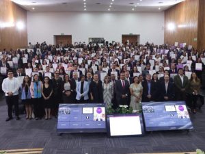 Entrega de constancias a jueces y magistrados