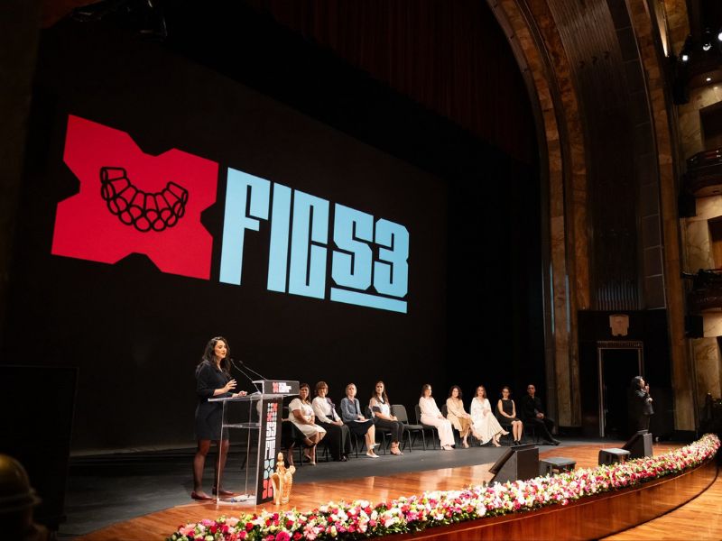 Festival Cervantino 2025 Del fandango al futurismo El Festival Cervantino celebra a Veracruz y Reino Unido, con más de 3 mil artistas, fusionando tradición, innovación y diversidad.