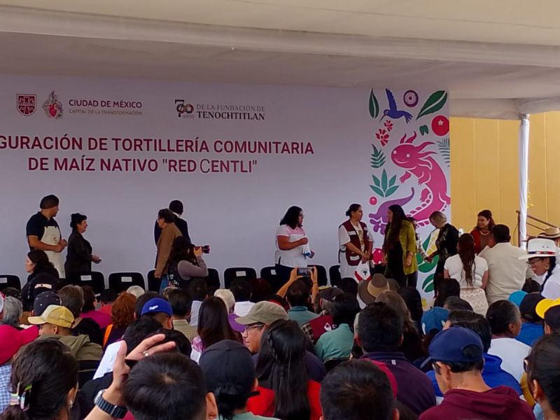 Brugada inaugura la primer tortilleria de maíz comunitaria en Iztapalapa