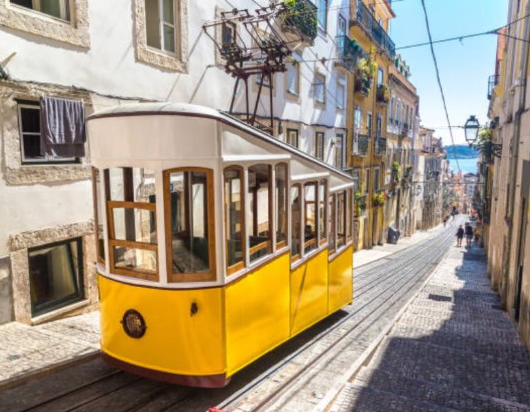 Portugal decreta luto nacional por víctimas del accidente en funicular de la Glória, Lisboa