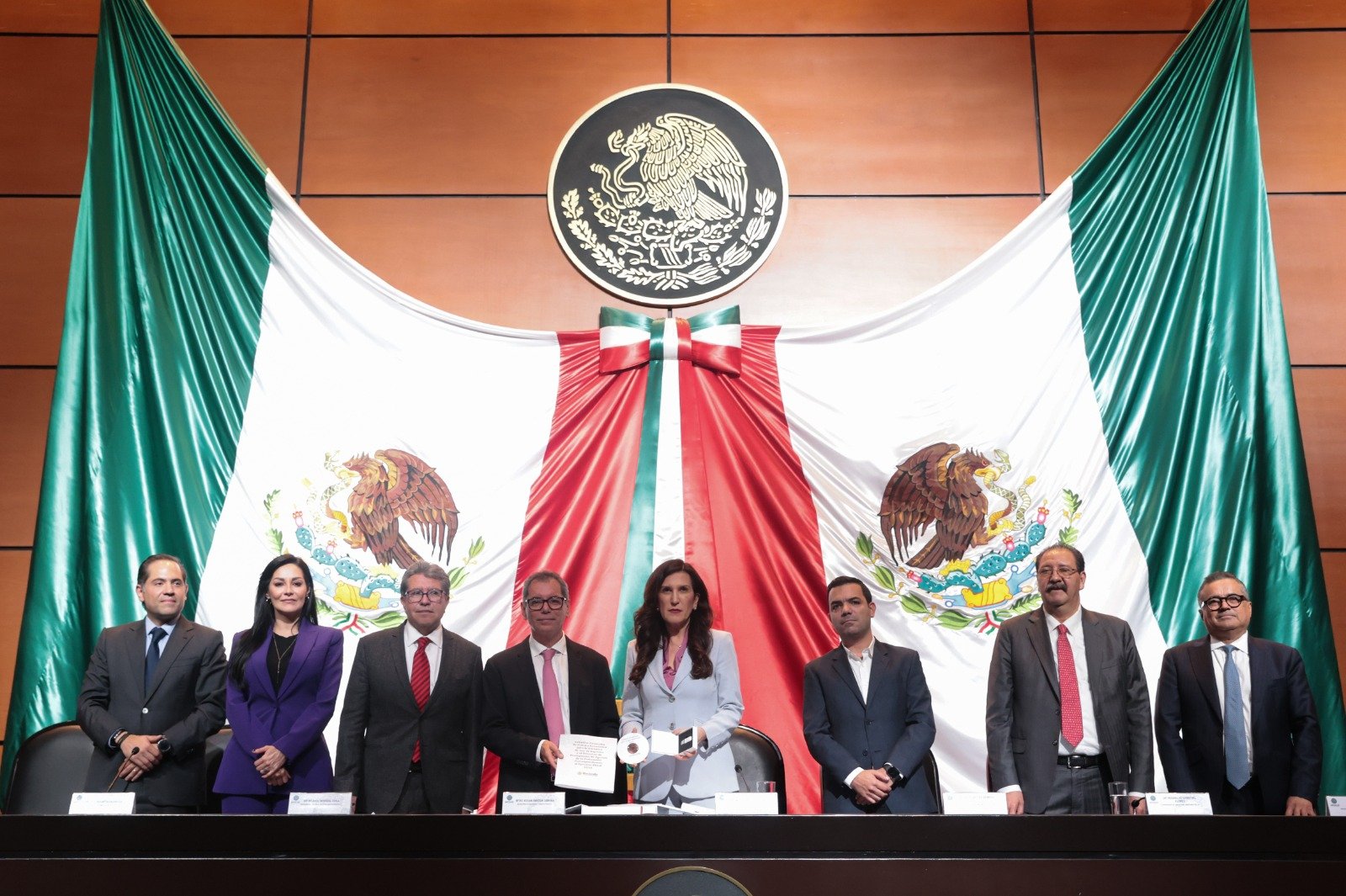 paquete-economico-2026-diputados-hacienda El Paquete Económico 2026 contempla un crecimiento de entre 1.8% y 2.8%, inflación de 3%, presupuesto de 10.1 billones e ingresos de 8.7 billones.
