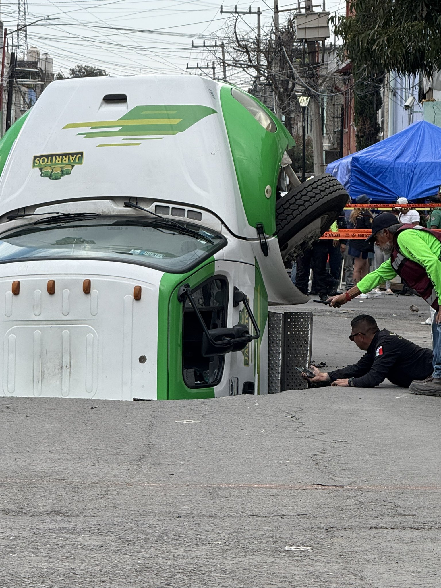 Iztapalapa camión socavón