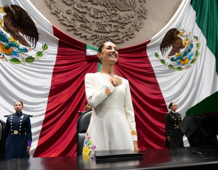 México escucha por primera vez el Grito de una mujer presidenta