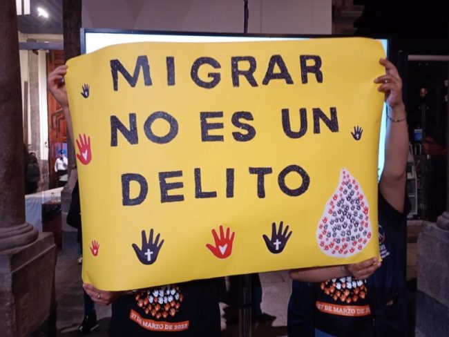 Garduño disculpa migrantes