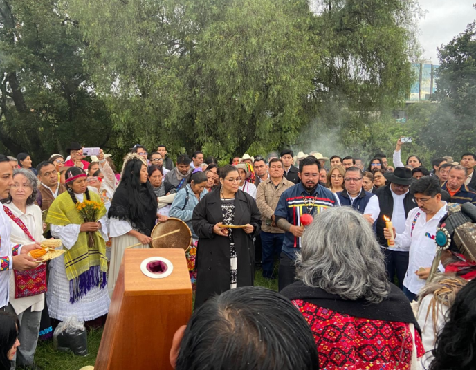 Ministros de la SCJN participaron en Cuicuilco en una ceremonia indígena con ofrendas y la consagración de los bastones de mando.