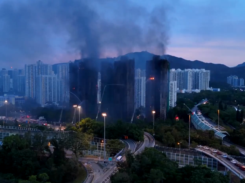 Hong Kong eleva a 65 los fallecidos por el peor incendio en décadas y mantiene más de 270 desaparecidos Hong Kong eleva a 65 los fallecidos por el peor incendio en décadas y mantiene más de 270 desaparecidos