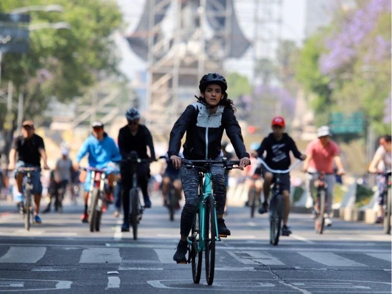 Rodada ciclista 25N Iraís Maya y Agustín Martínez coinciden en que la bicicleta gana espacio en la Ciudad de México,