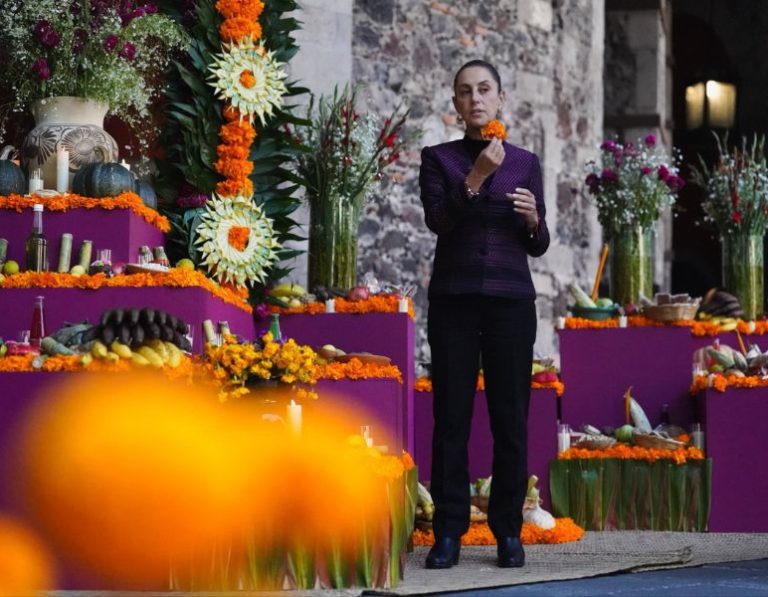 Sheinbaum ofrenda