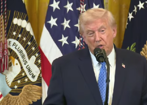 Donald Trump anuncia bloqueo total a petroleros que entran y salen de Venezuela