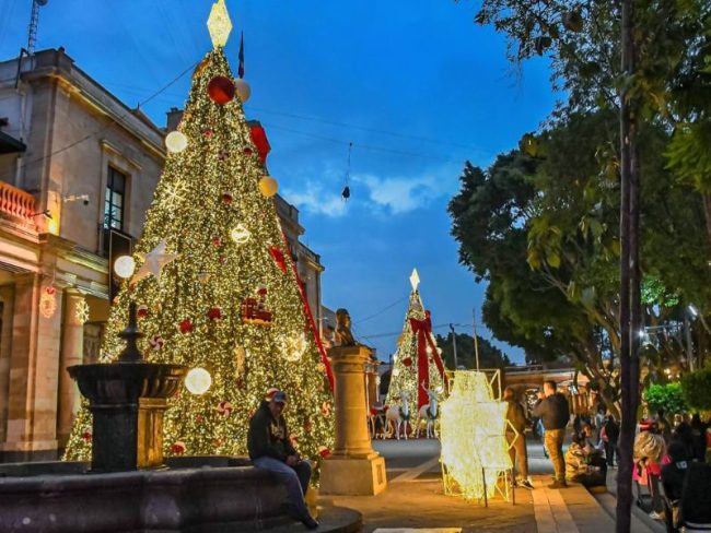 Familias capitalinas aprovechan el asueto del 25 de diciembre en los centros de Tlalpan y Coyoacán Familias capitalinas aprovechan el asueto del 25 de diciembre en los centros de Tlalpan y Coyoacán