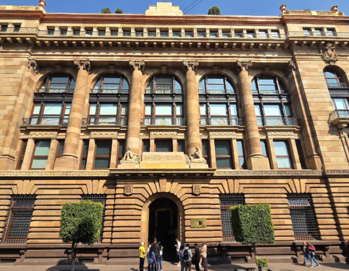 Gobierno publica decretos fiscales y laborales de fin de año; Banxico reporta crecimiento financiero