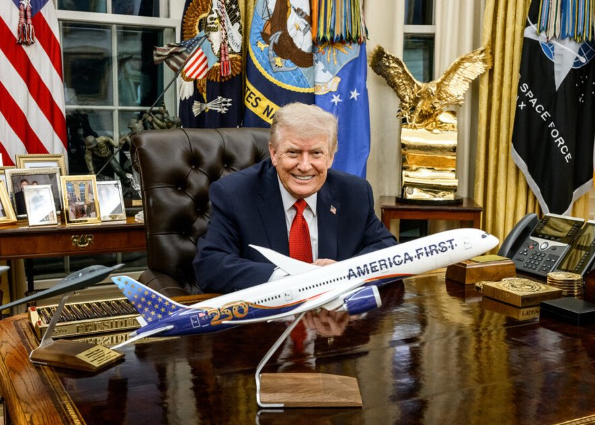 Las fechorías de Trump en 2025: órdenes ejecutivas, aranceles, presión migratoria e injerencia internacional Las fechorías de Trump en 2025: órdenes ejecutivas, aranceles, presión migratoria e injerencia internacional