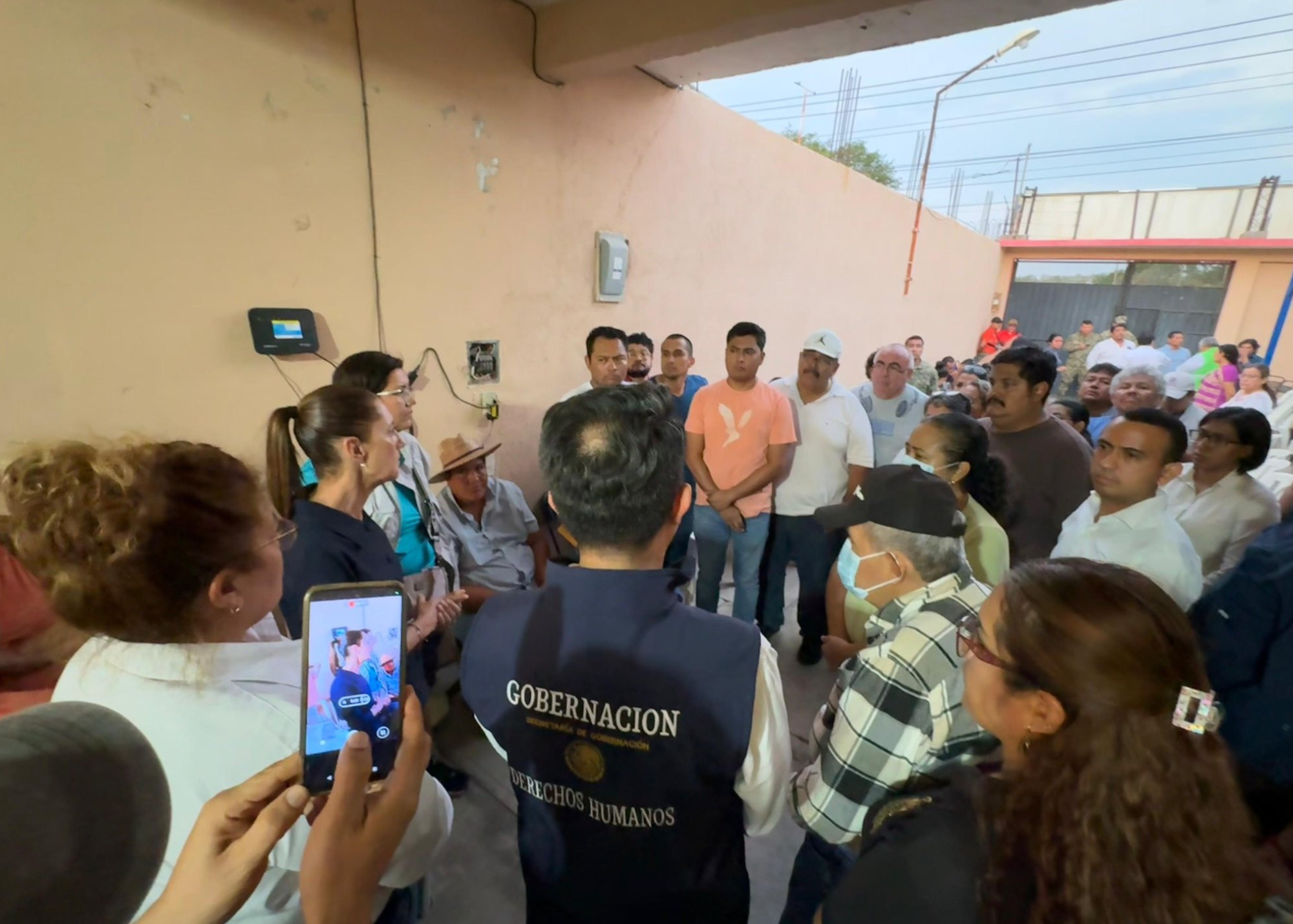 Claudia Sheinbaum llega a Oaxaca; dará apoyo de 30 mil pesos a familiares de víctimas del Tren Interoceánico
