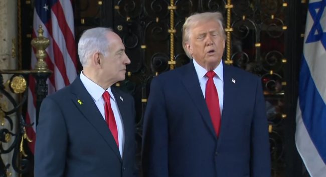 Trump afirma que Estados Unidos atacó una zona portuaria en Venezuela