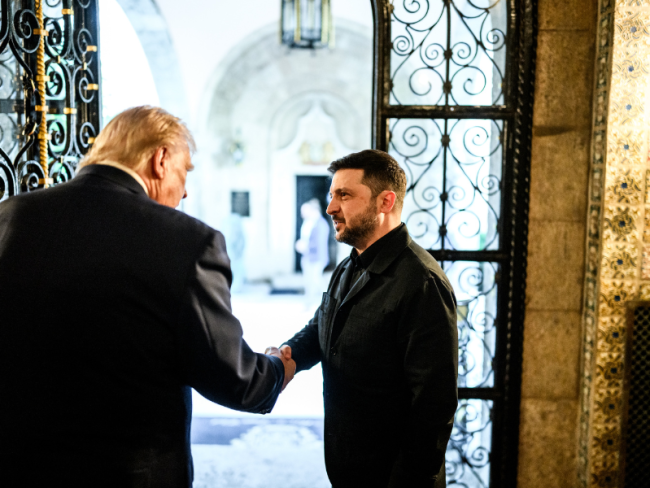 Trump y Zelensky sostienen reunión para abordar la guerra en Ucrania y posibles vías de negociación