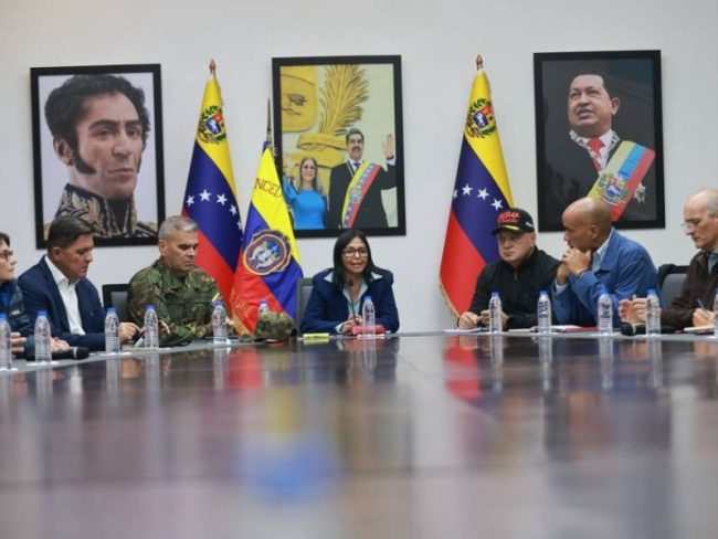 Delcy Rodríguez asegura que “Venezuela no se rinde” y no la gobierna ningún agente externo