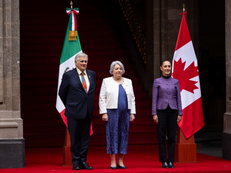 Sheinbaum recibe a Mary Simon en Palacio Nacional