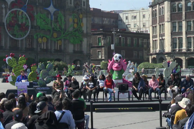 Clara Brugada inaugura exposición “Nopalera en el Corazón” en el Zócalo