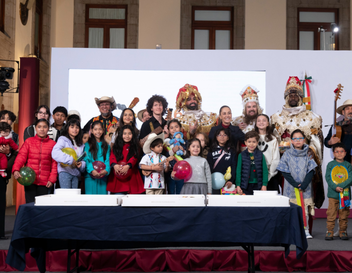 Celebran Día de Reyes en Palacio Nacional durante la Mañanera del Pueblo